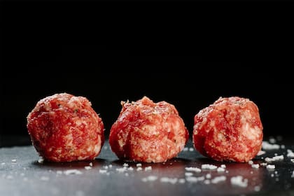 La carne picada debe guardarse en un contenedor hermético para que sus jugos no contaminen otros alimentos