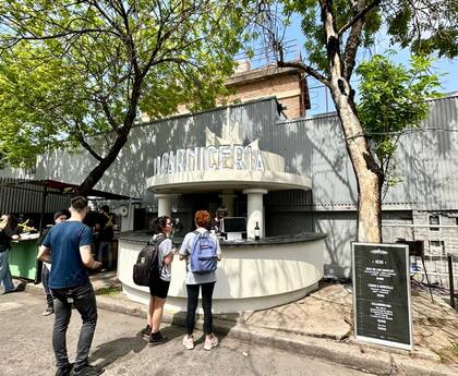 La carnicería del Chef German Sitz con su espacio que homenajea al arquitecto brutalista Francisco Salomé que construyó el conocido frigorífico en La Pampa, de donde viene la carne para el restaurante