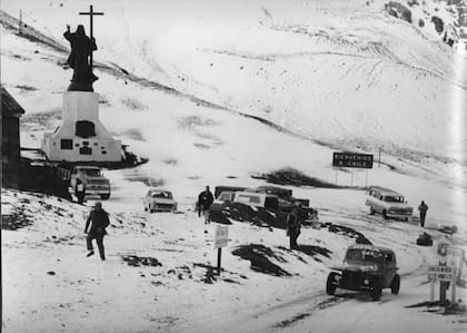 La carrera Dos Océanos, y La Galera en el paso del Cristo Redentor (Mendoza). 1965.