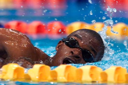 La carrera eterna de Moussambani: 1m52s72/100 para los 100 metros; el ganador hizo 48s30