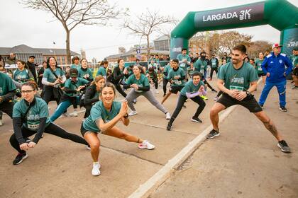 La Carrera Rexona: momento de elongación.