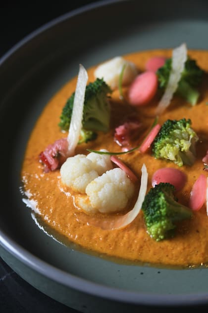 La “carta de agua” ofrece platos frescos y sutiles creados a partir de productos agroecológicos