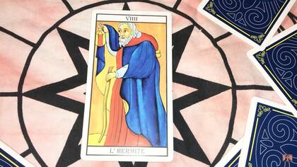 La carta de El Ermitaño les dará fuerzas a las personas de Sagitario para encontrar la felicidad