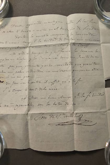 La carta de José de San Martín a James Duff está escrita en un tono amistoso y cálido y en ella el general llega hasta a bromear con su amigo
