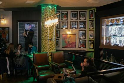 La carta en el restaurante Novak es amplia: hay comida tradicional serbia y también italiana y asiática, e inclusivo hamburguesas de estilo norteamericano