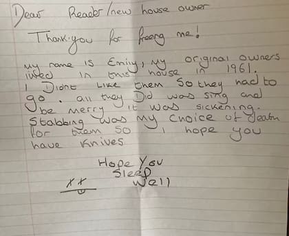 La carta que el Sr. Lewis encontró al lado de la muñeca Emily.