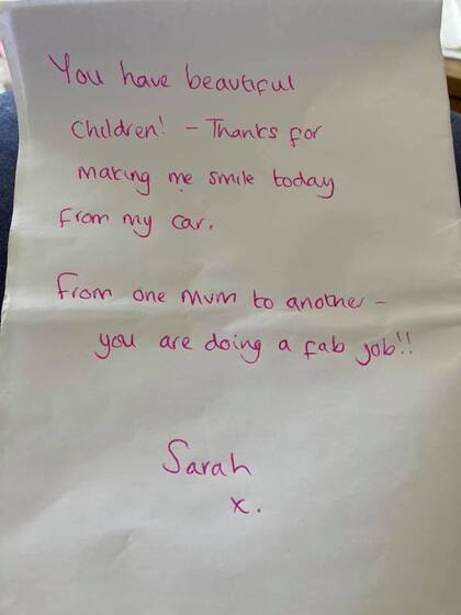 La carta que una mujer identificada como Sarah le dejó a Spark en la puerta de su auto