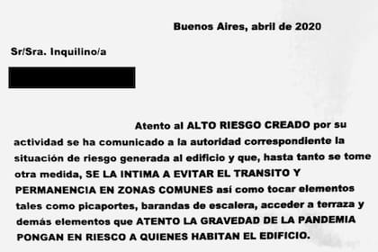 La carta se colocó en un espacio común del edificio donde alquila la médica de Belgrano