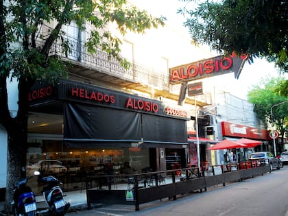 La casa central de la heladería Aloisio sigue siendo el mismo local, restaurado, que se inauguró en 1949.