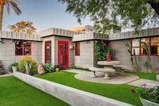 Venden la única casa del mundo con más de 400 ventanas diseñada por uno de los arquitectos más famosos del mundo