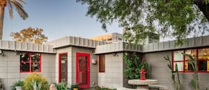 Venden la única casa del mundo con más de 400 ventanas diseñada por uno de los arquitectos más famoso del mundo