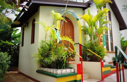 La casa de Bob Marley en Hope Road, donde descansan sus restos y que hoy funciona como museo