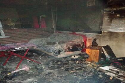 El incendio se originó en la habitación de la adolescente acosada