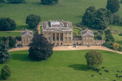 La casa de campo de estilo palladiano Basildon Park, construida en 1783, está situada al noroeste de Reading, con vistas al río Támesis.