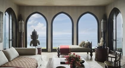 La casa de Cher cuenta con impresionantes vistas del océano Pacífico