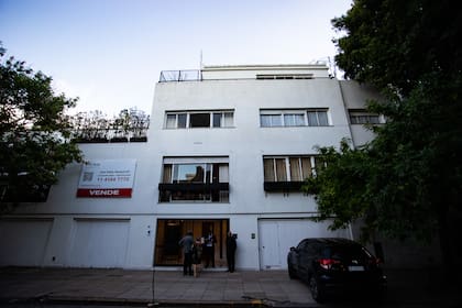 La casa de Franco Macri, en Barrio Parque, tiene un cartel de "VENDE" en su frente.