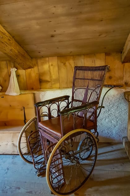 La casa de Heidi tiene la silla de ruedas de su amiga Clarita quien vivió una temporada con la protagonista y su abuelo en los Alpes