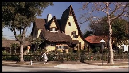 La Casa de la Bruja aparece en una escena de la película Clueless, del año 1995 (Clueless)