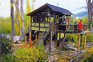 Quién es el histórico ambientalista que perdió su casa por el avance del fuego