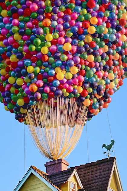 La casa de la película "Up" tiene 8000 globos sobre el techo