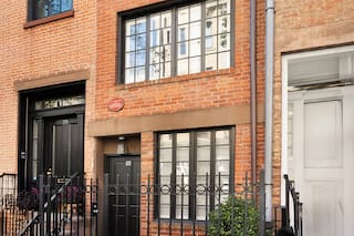 Cary Grant y otros famosos vivieron aquí: se vendió la casa más angosta de Nueva York