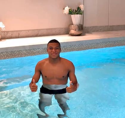 La casa de Mbappé en Paris tiene una pileta climatizada y cerrada