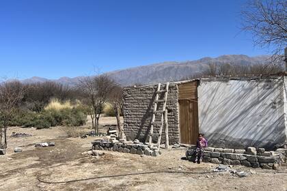 La casa de Miguel, en medio de la inmensidad y atravesada por la aridez