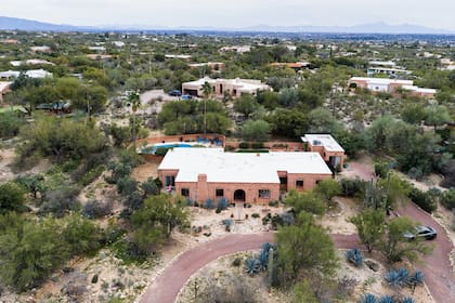 La casa de Nancy Guthrie, la madre desaparecida de la presentadora del programa "Today", Savannah Guthrie, vista desde el aire, el jueves 5 de febrero de 2026, en Tucson, Arizona