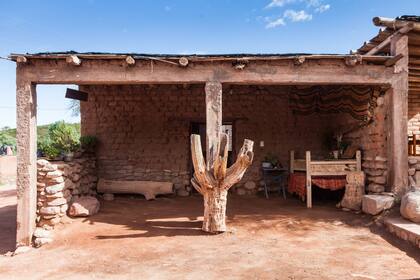 La casa de Nelly oficia de alto en las múltiples excursiones que llevan por la Cuesta de Miranda.