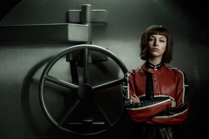 Úrsula Corberó como Tokio, una de las atracadoras protagonistas de la historia