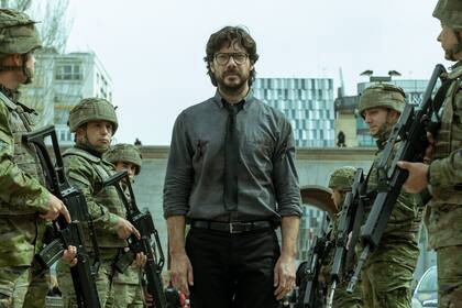 La casa de papel Vol 2: El Profesor es detenido, pero le permiten el ingreso al Banco de España