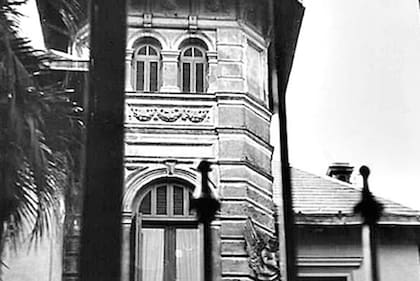 Los vecinos de Belgrano aún recuerdan al mayordomo que se asomaba a la entrada de la casa todas las tardes a las 17 horas.