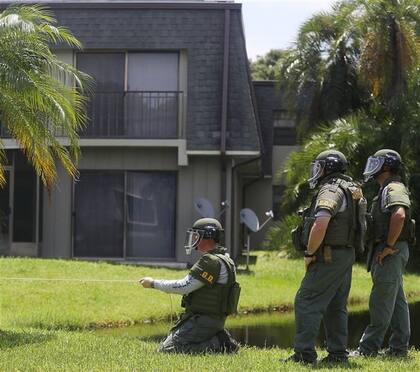La casa del atacante: la división antiexplosivos revisa la supuesta vivienda de Omar Mateen en Fort Pierce
