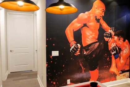 La casa donde José Aldo recibe a Jair Bolsonaro tiene una temática de propio Aldo