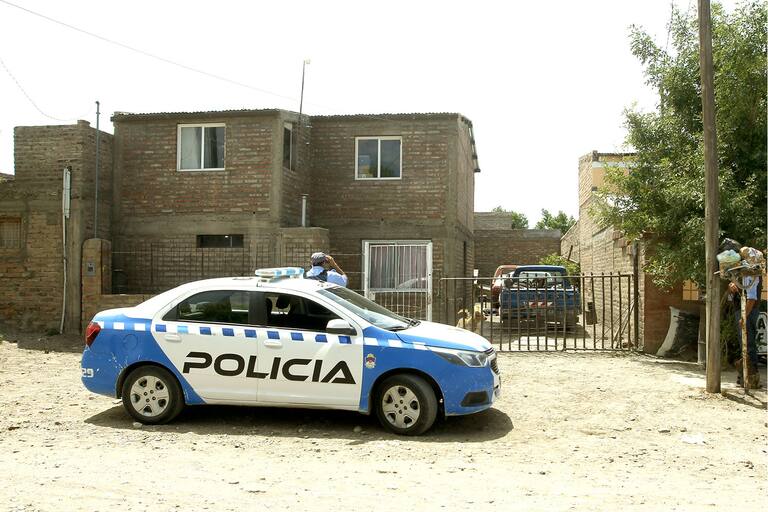 Parricidio en Neuquén decapitaron a su padre y la policía investiga el crimen LA NACION Parricidio en Neuquén decapitaron a su padre y la policía investiga el crimen LA NACION