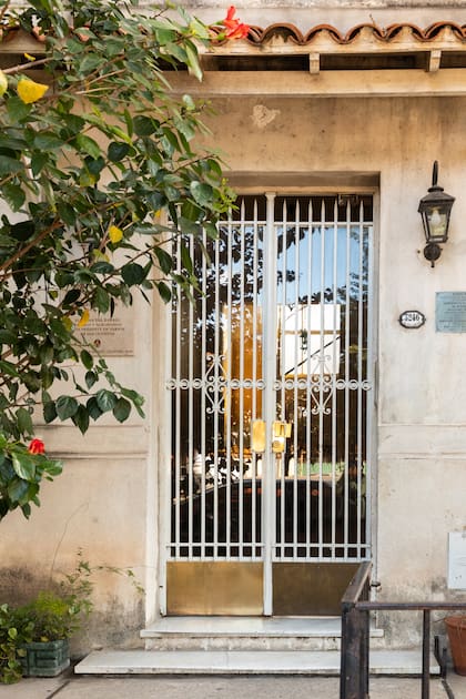 La casa donde vivió Julio Cortázar es visita obligada.