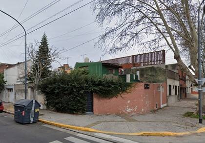 La casa en esquina con lote propio en Mataderos, ideal para renovación o desarrollo
