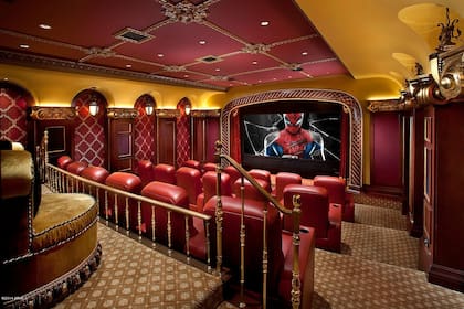 La casa en la que vivió Randy Johnson también cuenta con una sala de cine en el interior