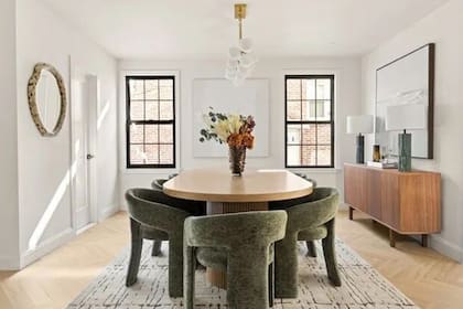 La casa está distribuida en cuatro plantas, y tiene más de 230 m2