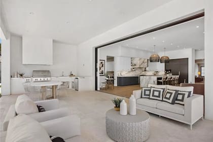 La casa está emplazada en una sola planta de diseño abierto