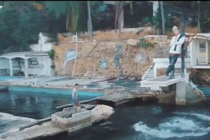 La casa está en Acapulco y se la puede observar completamente deteriorada