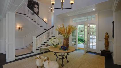 La casa está más cerca del campo y más alejada al ruido de la ciudad