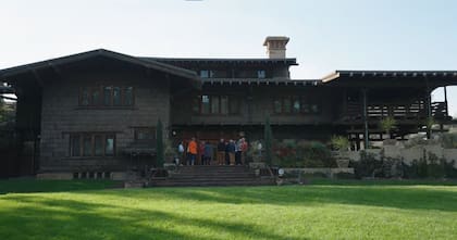 La casa Gamble fue utilizada como la casa del Doctor Brown. Se encuentra en 4 Westmoreland Place, Pasadena, y es considerada un hito del movimiento Arts and Crafts