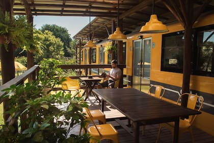 La casa, ideada para hasta tres personas, prioriza el contacto con el exterior y el descanso