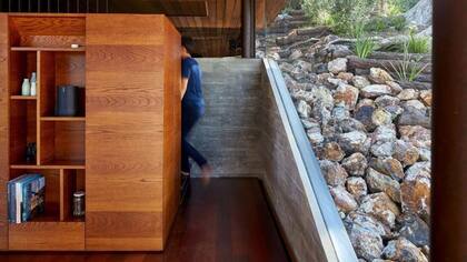 La Casa Mawhitipana en Nueva Zelanda diseñada por MacKay Curtis acerca a los habitantes a un estrecho contacto con la naturaleza