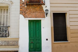 El edificio más estrecho de Buenos Aires: la increíble leyenda de esclavitud que hay detrás de su construcción