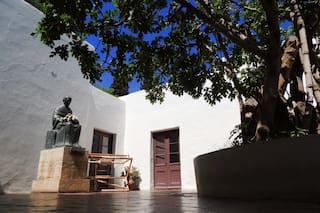 Antes del sable y la pluma, el calor materno