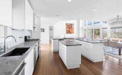 La casa neoyorkina tiene una decoración moderna