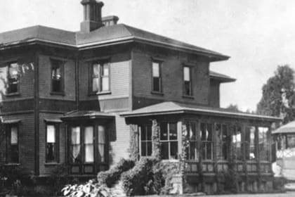 La casa pertenece al estilo italianizante, común en la segunda mitad del siglo XIX