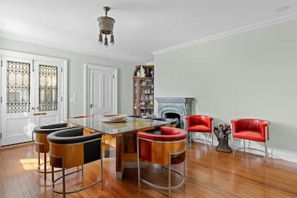 La casa principal cuenta con 10 recámaras y siete baños (NY Post)